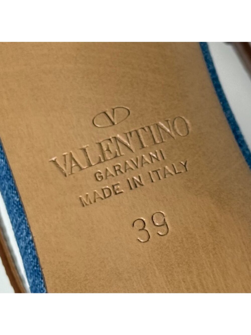 VALENTINO Garavani V Logo Gold & Denim Selleria Slingback Pumps Sz 39 - Picture 8 of 11
